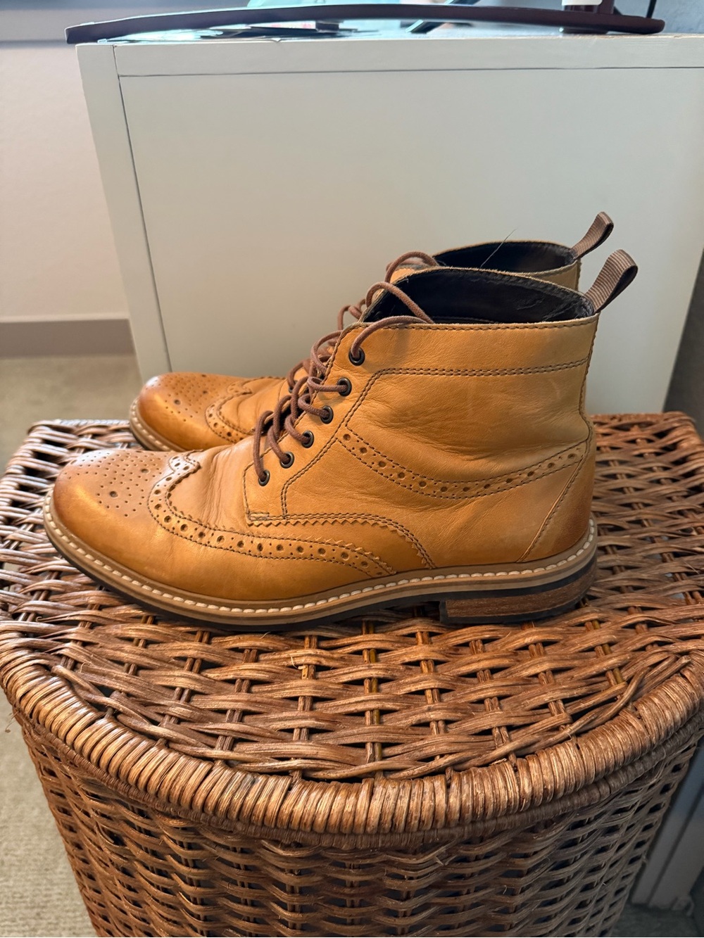 Clarks Men's Tan Leather Wingtip Lace-Up Boots